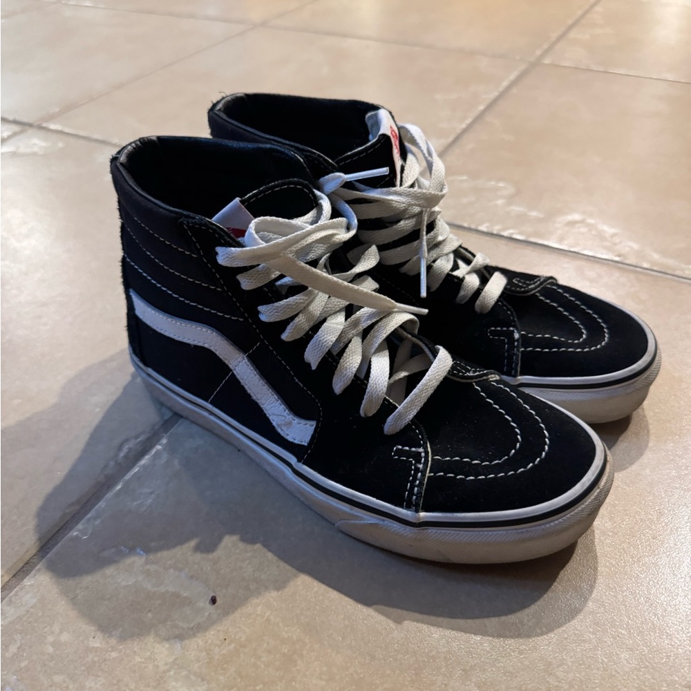 Vans High Top Classic Black/White Skateboard Shoes - Picture 2 of 5
